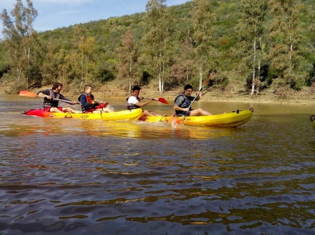 Saliendo por el rio en canoa.JPG